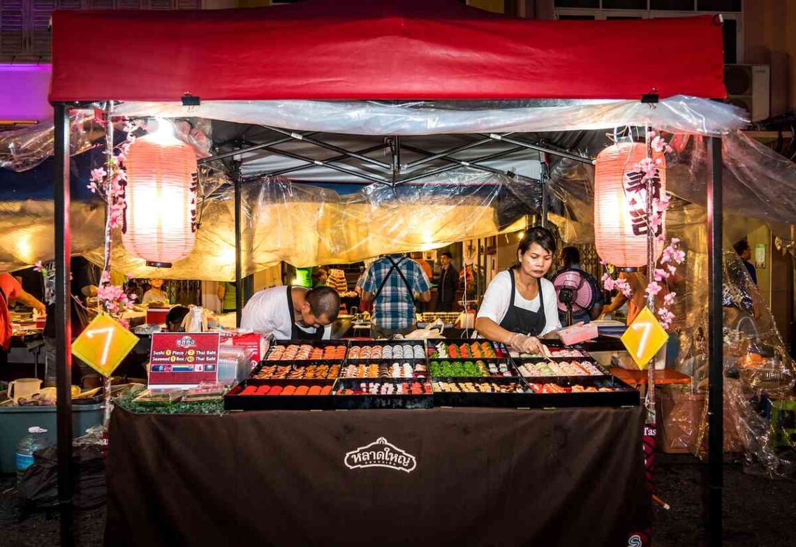 Comment repérer les plats locaux authentiques sur un marché